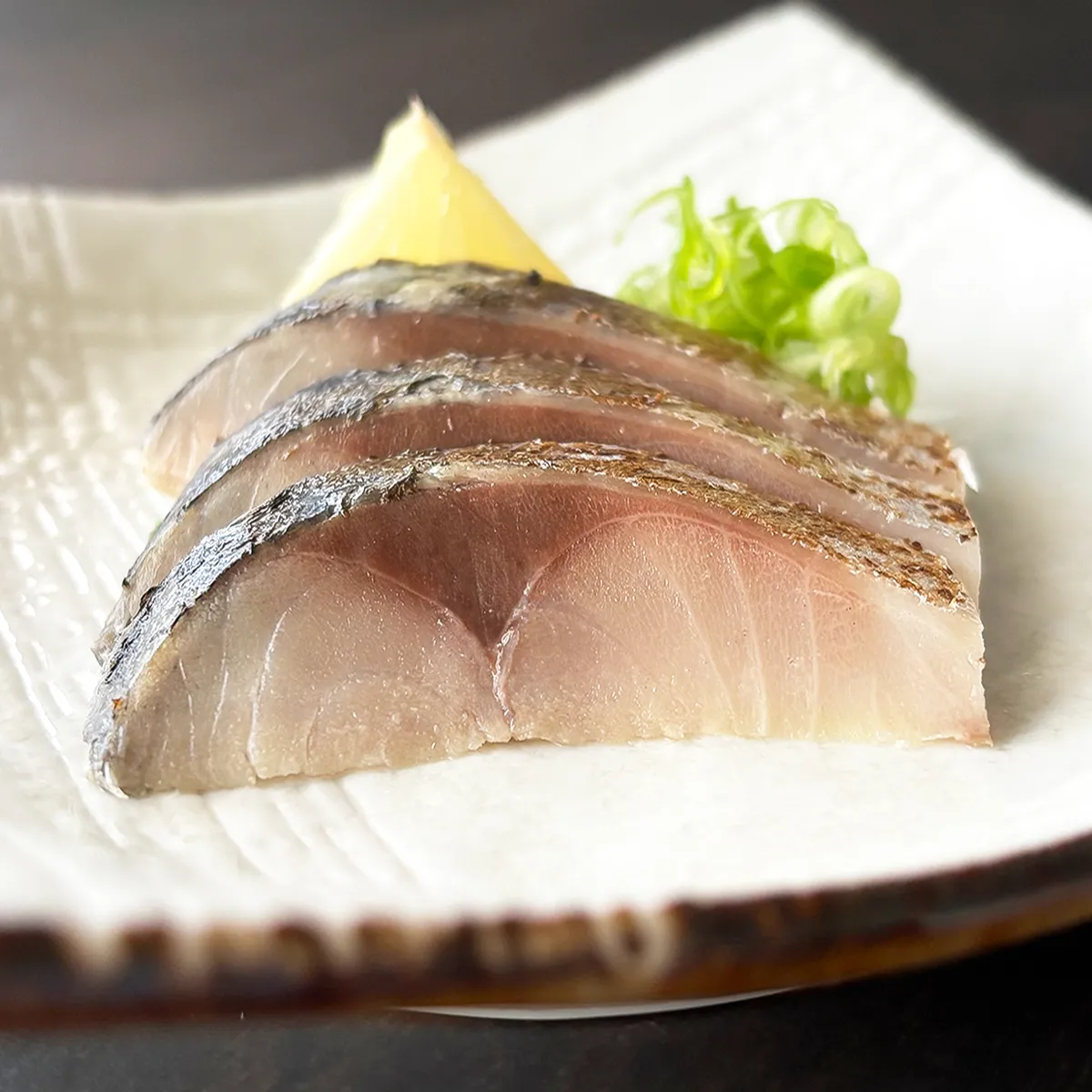 金華さば炙りしめ鯖の盛り付け画像