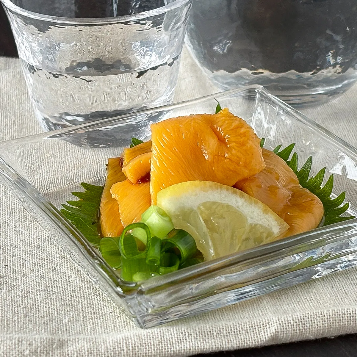 冷凍むきほやとお酒が一緒にうつっている画像
